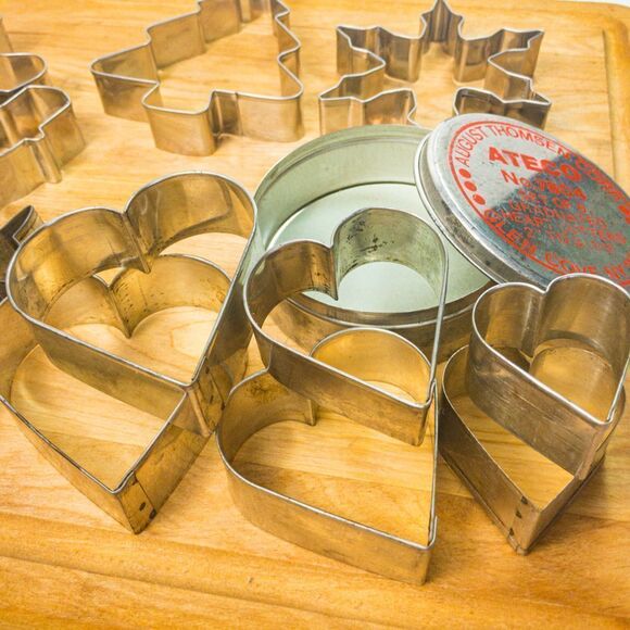 Set of Misc. Stainless Steel Cookie Cutters + Ateco #7804 Graduated Hearts - Picture 9 of 11